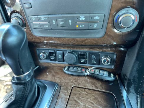 Used 2012 INFINITI QX56 2WD w/ Deluxe Touring Pkg image 24