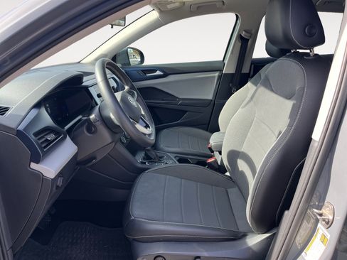 Used 2022 Volkswagen Taos SE image 9