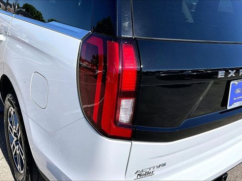 Used 2025 Ford Expedition Active AWD/4WD image 31