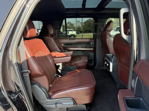 Used 2023 Ford Expedition Max Limited image 35