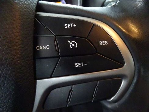 Used 2019 Jeep Grand Cherokee Altitude AWD/4WD image 8
