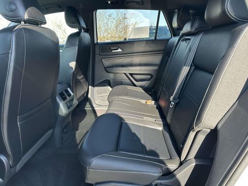 Certified 2021 Volkswagen Atlas Cross Sport SE w/ Panoramic Sunroof Package image 13