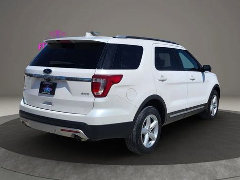 Used 2017 Ford Explorer XLT w/ Equipment Group 202A image 5