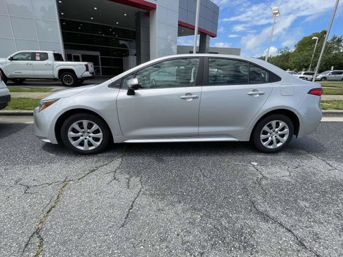 Used 2024 Toyota Corolla LE FWD image 9
