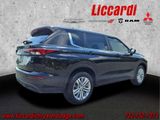 Used 2023 Mitsubishi Outlander ES image 2