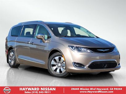 Used 2018 Chrysler Pacifica Limited w/ Advanced Safetytec Group