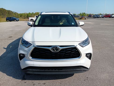 Used 2023 Toyota Highlander Limited FWD image 8