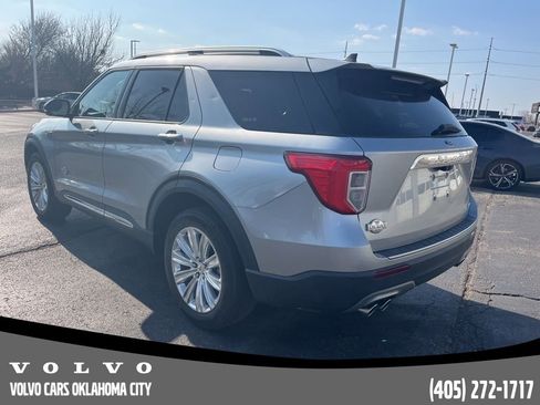 Used 2022 Ford Explorer King Ranch w/ Premium Technology Package image 7