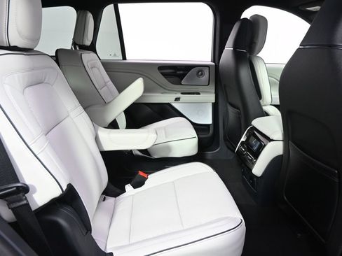 New 2026 Lincoln Aviator Black Label w/ Jet Appearance Package AWD/4WD image 18