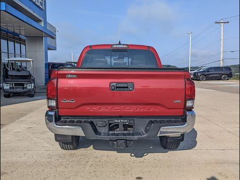 Used 2018 Toyota Tacoma SR5 AWD/4WD image 8