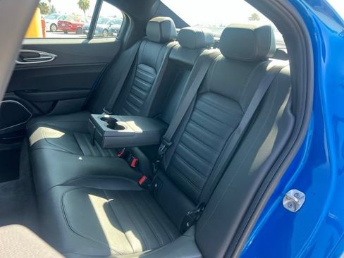 Used 2023 Alfa Romeo Giulia Veloce RWD image 18