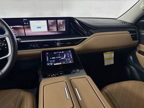 Certified 2026 INFINITI QX80 Luxe AWD/4WD image 32