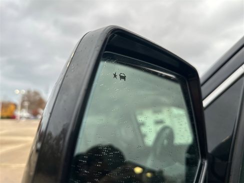 Used 2016 Cadillac Escalade ESV Luxury image 31