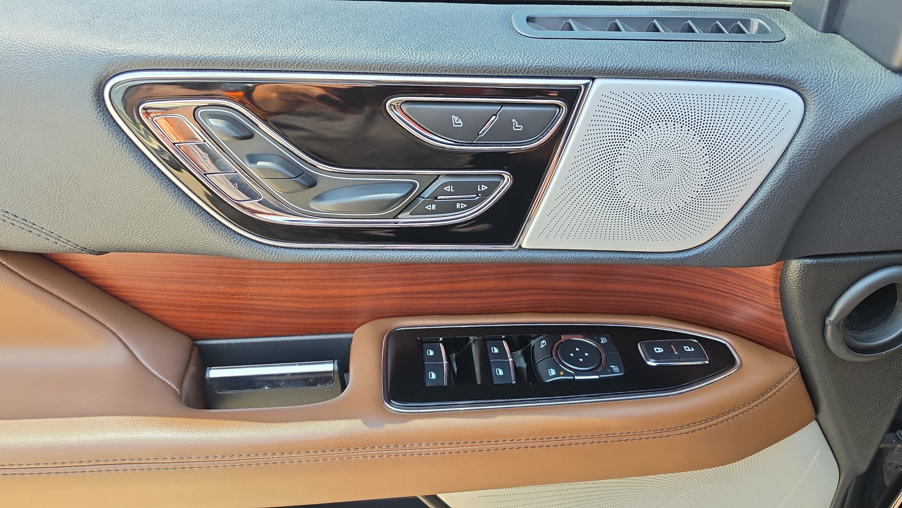 Used 2023 Lincoln Navigator Reserve AWD/4WD image 10
