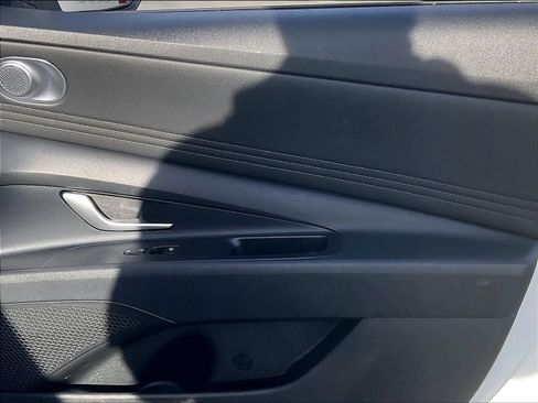 Used 2021 Hyundai Elantra SEL w/ Convenience + Premium Package image 26