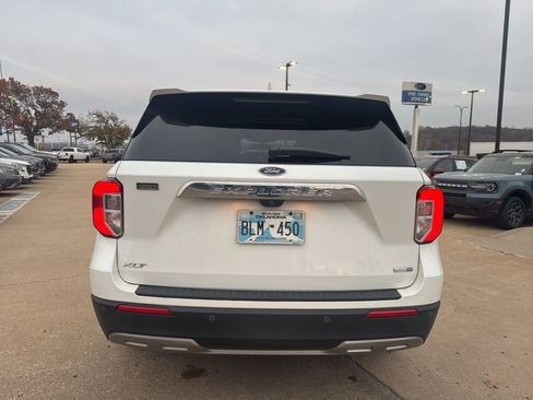 Used 2020 Ford Explorer XLT w/ Equipment Group 202A image 4