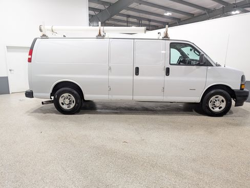 Used 2020 Chevrolet Express 2500 Extended image 2