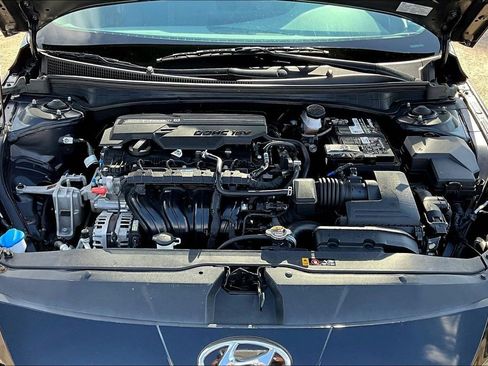 Used 2021 Hyundai Elantra SE FWD image 27