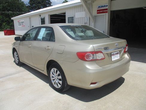 Used 2013 Toyota Corolla LE FWD image 13