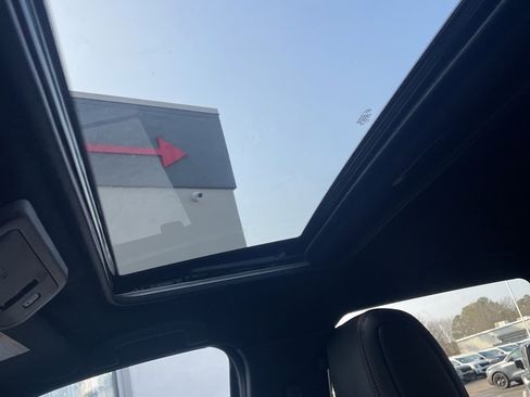 Used 2025 Nissan Frontier PRO-4X w/ Pro Premium Package image 16