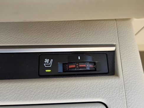 Used 2013 Lexus ES 350 w/ Luxury Pkg image 18