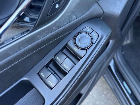 Used 2023 Chevrolet Traverse LT image 11