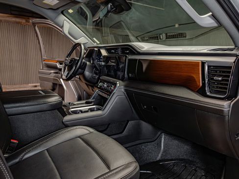 Used 2025 GMC Sierra 3500 Denali w/ Denali Reserve Package image 17