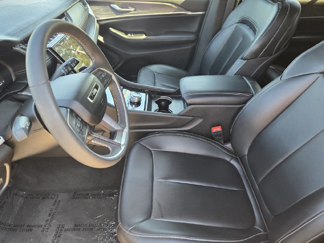 Used 2024 Jeep Grand Cherokee L Limited w/ Trailer Tow Package AWD/4WD image 7