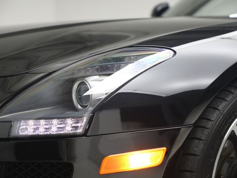 Used 2012 Mercedes-Benz SLS AMG Roadster image 38