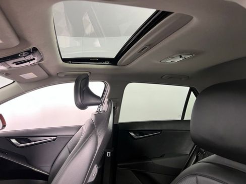 Used 2023 Kia Niro SX image 24