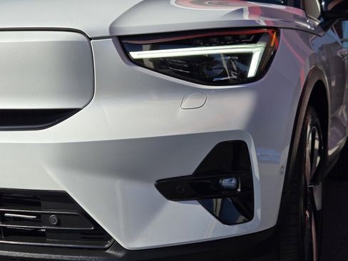 Used 2023 Volvo XC40 Recharge Ultimate image 14