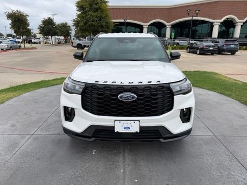 Used 2025 Ford Explorer ST-Line w/ Premium Package RWD image 2