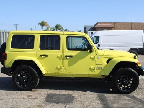 Used 2024 Jeep Wrangler Unlimited Sahara AWD/4WD image 3