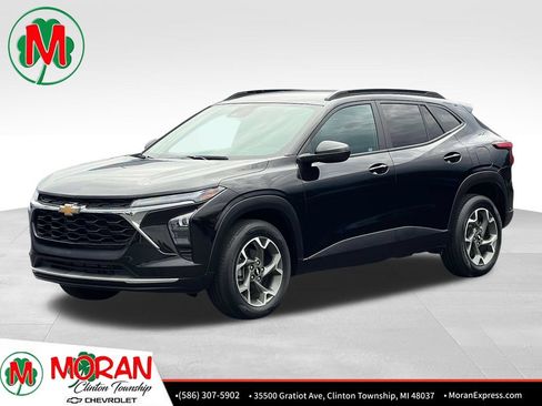 Certified 2024 Chevrolet Trax LT w/ Driver Confidence Package FWD image 1