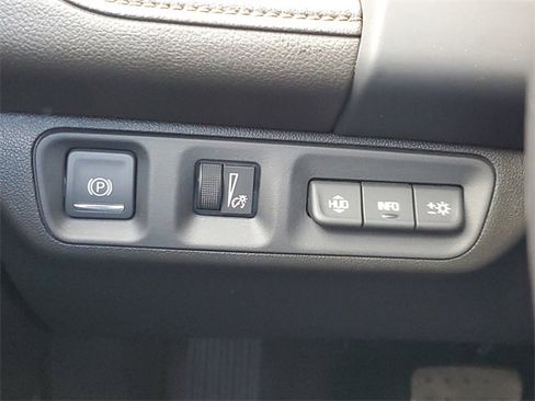 Used 2022 GMC Acadia AT4 w/ Technology Package image 13