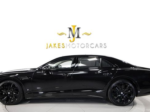 Used 2023 Bentley Flying Spur Azure image 2