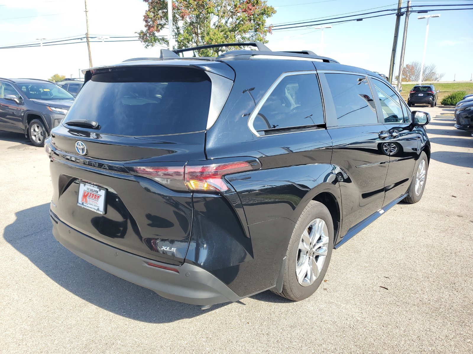 Certified 2025 Toyota Sienna XLE w/ XLE Plus Package AWD/4WD image 4