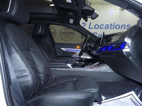 Used 2024 BMW i7 xDrive60 w/ Premium Package image 8