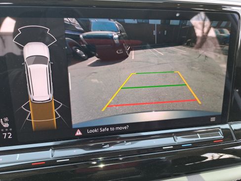 Used 2024 Volkswagen Atlas Peak Edition SE image 23