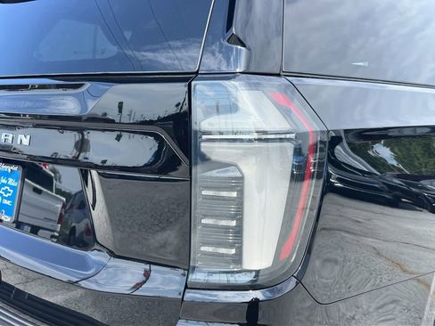 New 2025 Chevrolet Suburban High Country w/ Sun And Tow Package image 28