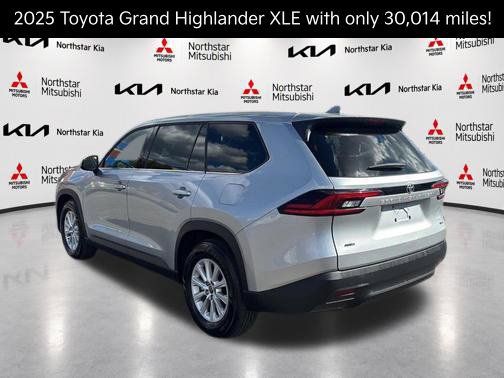 Used 2025 Toyota Grand Highlander AWD image 4