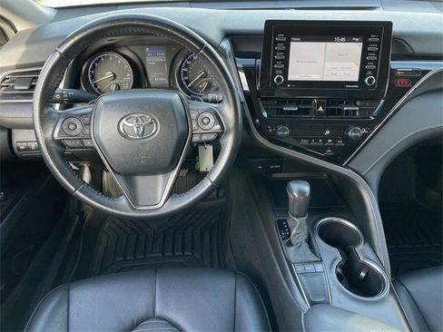 Used 2022 Toyota Camry SE image 11