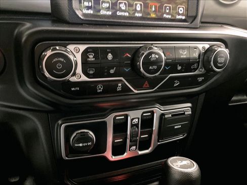 Used 2020 Jeep Wrangler Unlimited Sahara AWD/4WD image 25