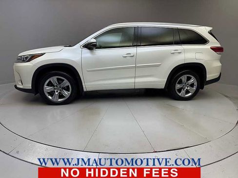 Used 2017 Toyota Highlander Limited image 2