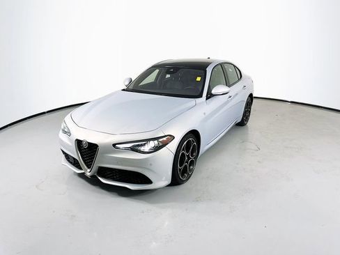 Used 2023 Alfa Romeo Giulia Ti AWD/4WD image 5