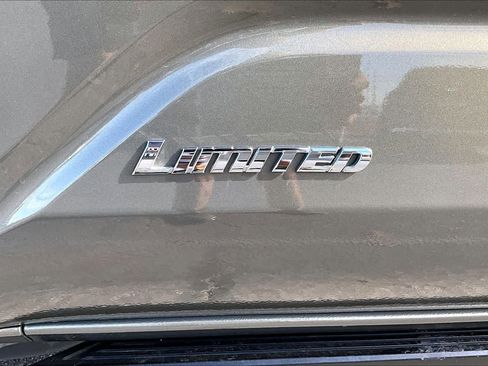 Used 2025 Toyota Tacoma Limited image 9