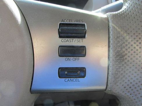 Used 2011 Nissan Frontier SV image 11