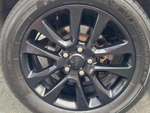 Used 2020 Jeep Grand Cherokee Altitude AWD/4WD image 37