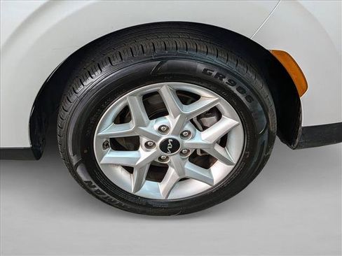 Used 2024 Kia Soul LX w/ Option Group 015 FWD image 28
