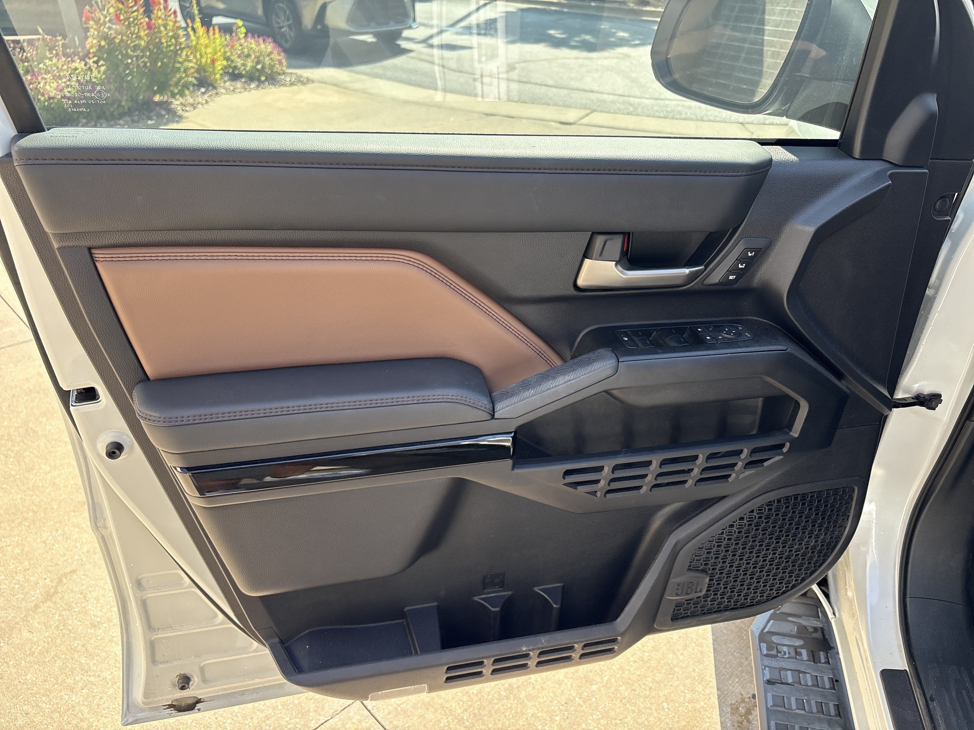 Used 2025 Toyota 4Runner Limited AWD/4WD image 14